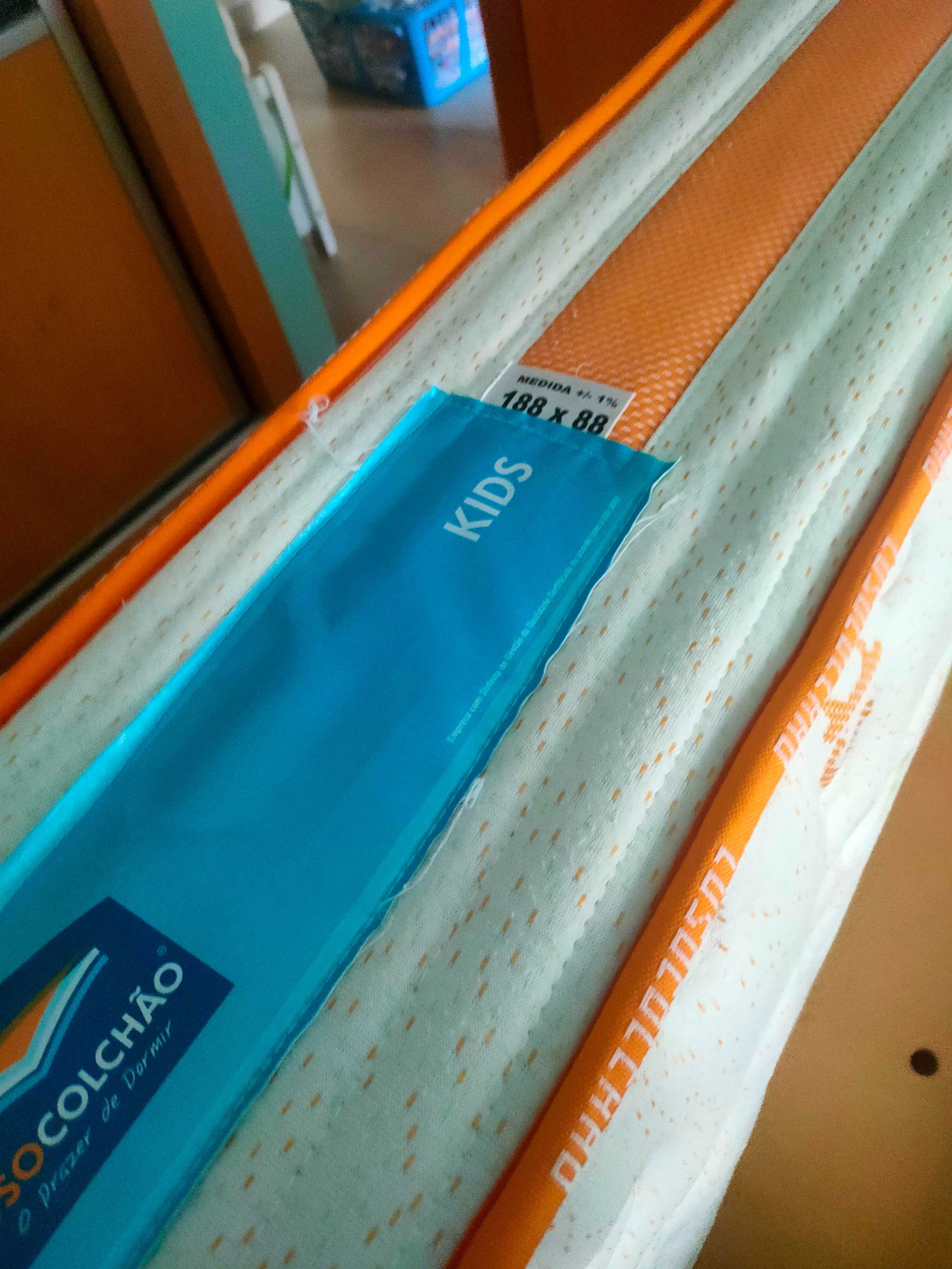 Cama solteiro com colchão