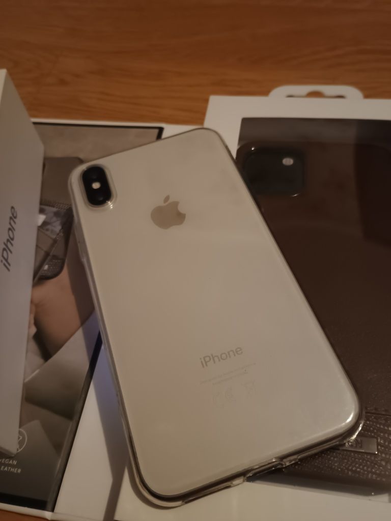 iPhone X 256GB + etui