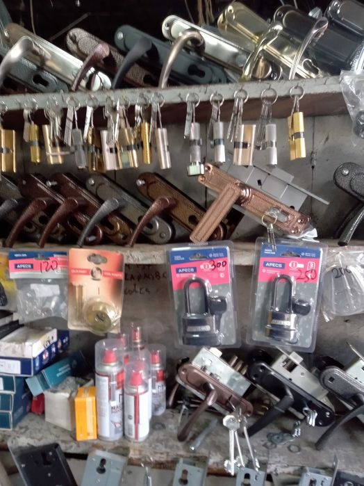 Замки врезные,накладные.