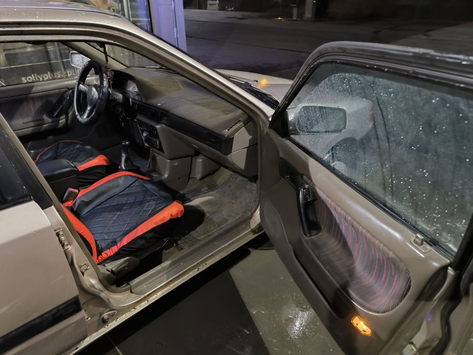 Продам Mazda 323.  Газ/Бенз. Гур.