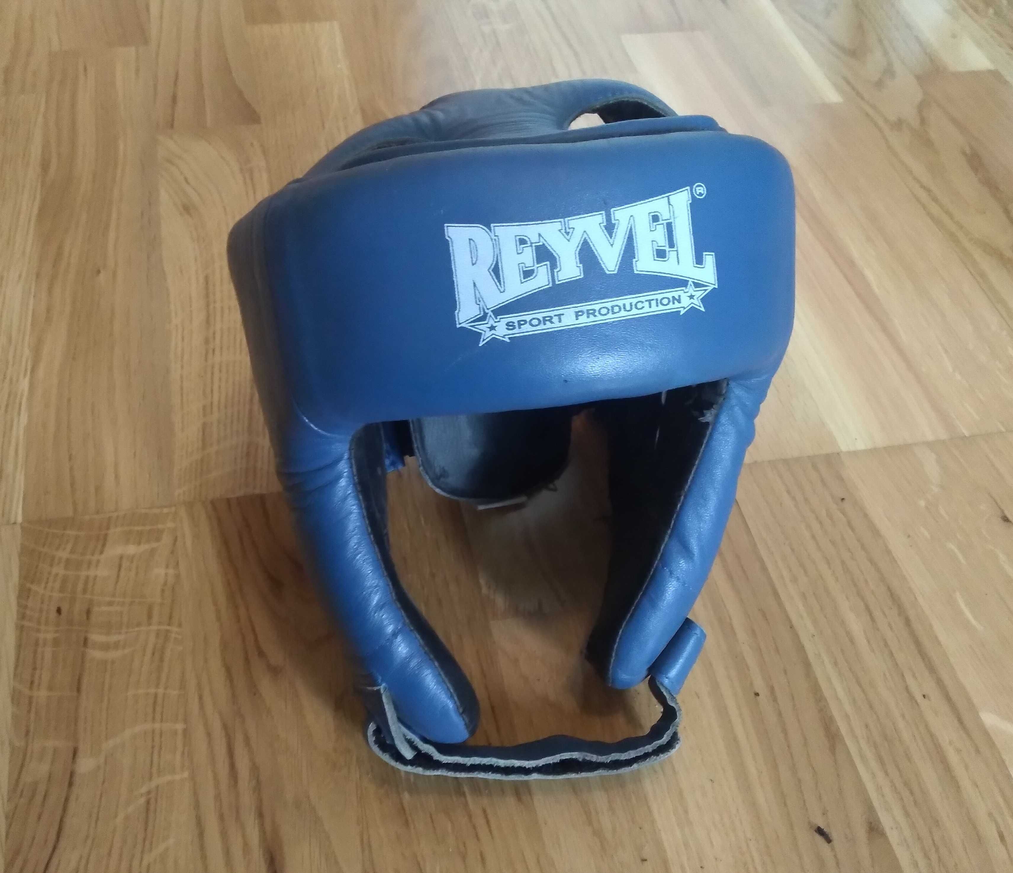 Боксерский шлем Reyvel, размер L.