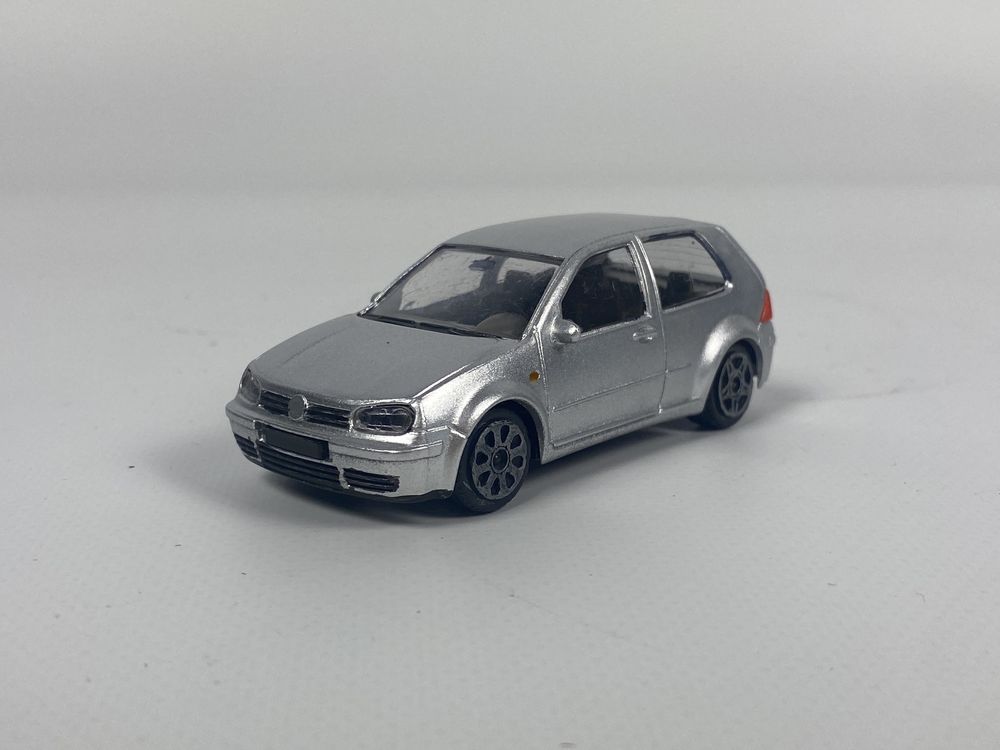 1:43 Volkswagen Golf IV