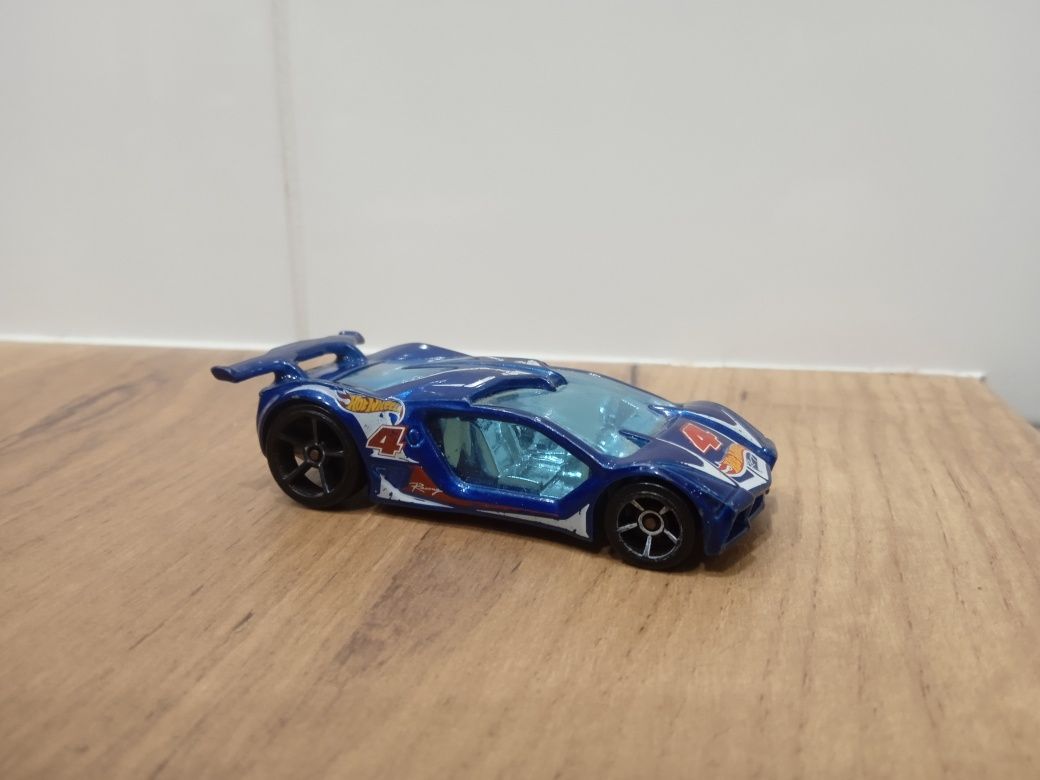Hot Wheels Impavido I Mattel samochodzik resorak model