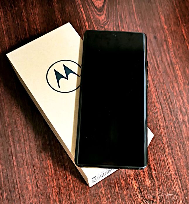 Смартфон Motorola edge 40 8/256