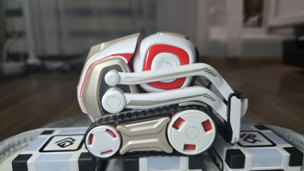 Робот Cozmo от Anki + кейс