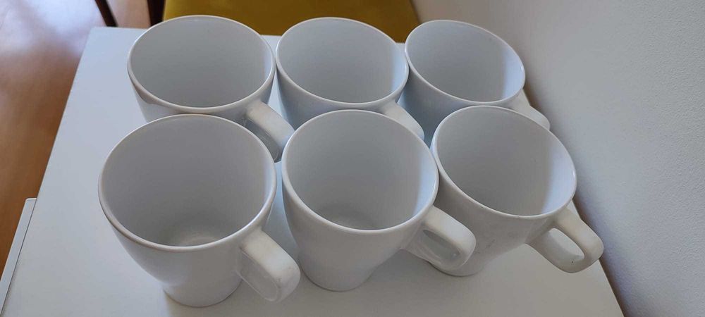 Chávenas brancas IKEA