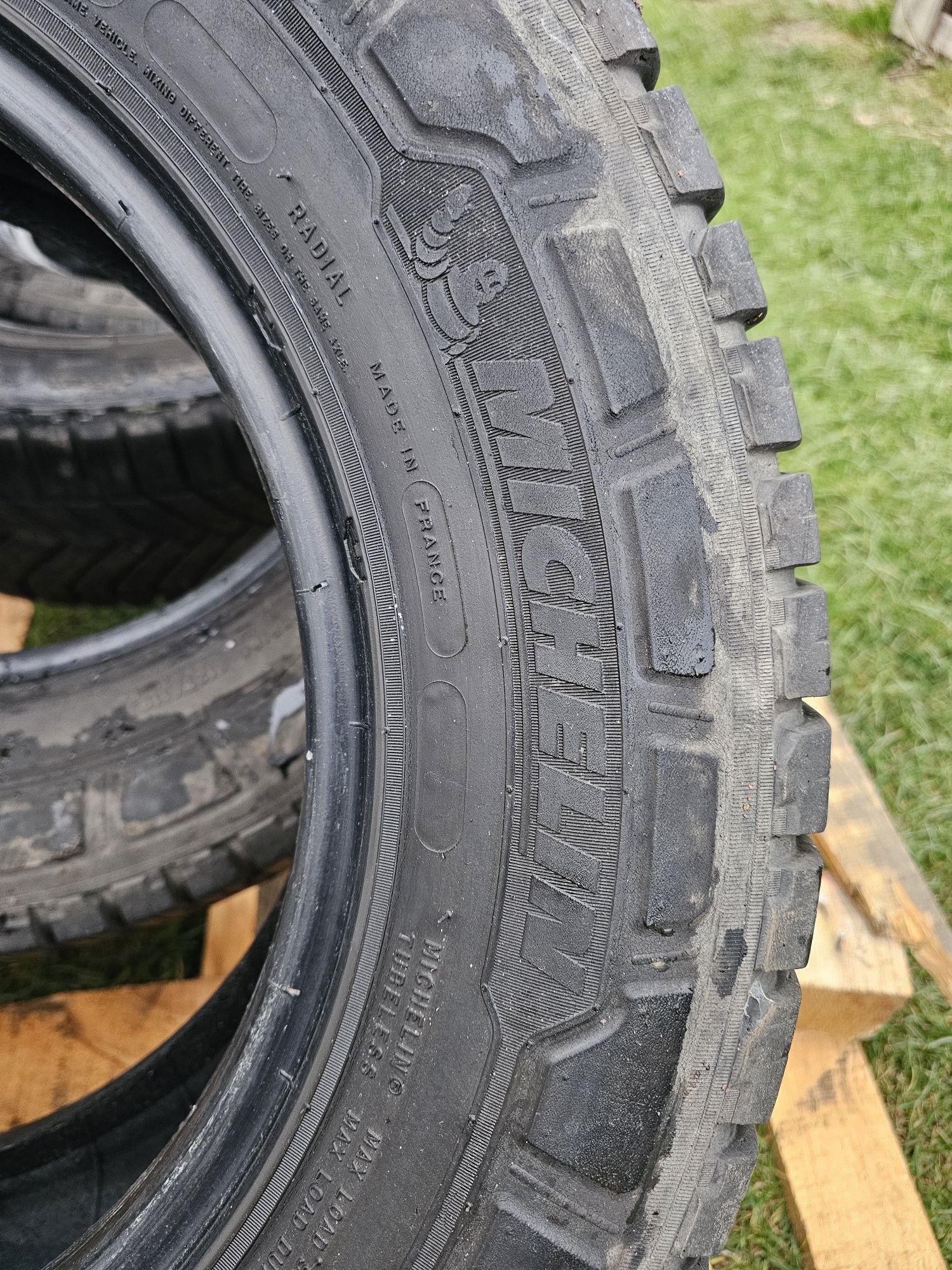 Opony wielosezonowe Michelin Agilis crossclimate 235/65R16 C