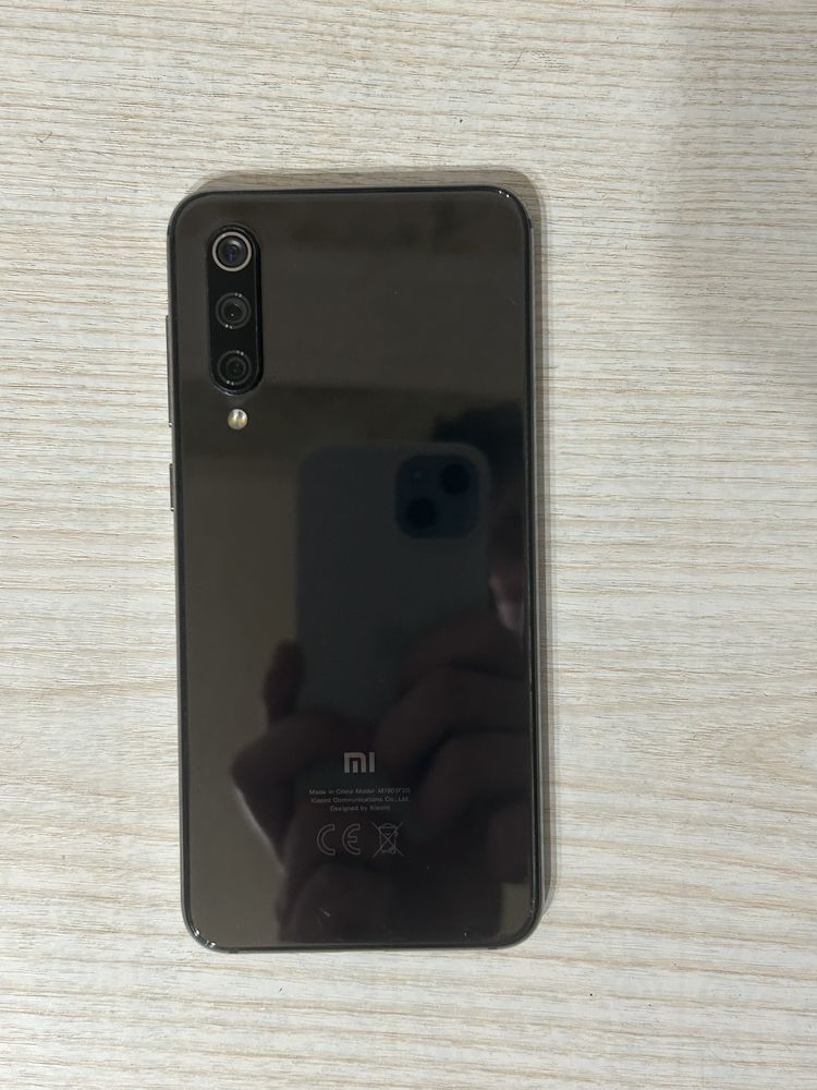 Xiaomi mi 9se 6/64  super AMOLED!