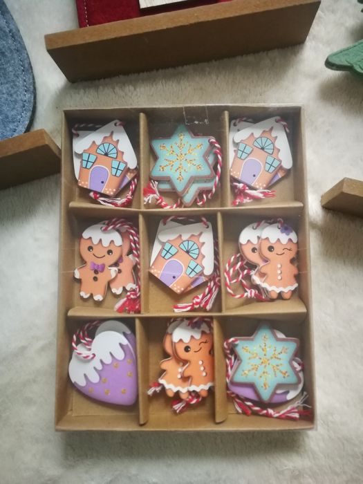 Świąteczne ozdoby choinka renifer Bomki ciastek mikołajki prezent