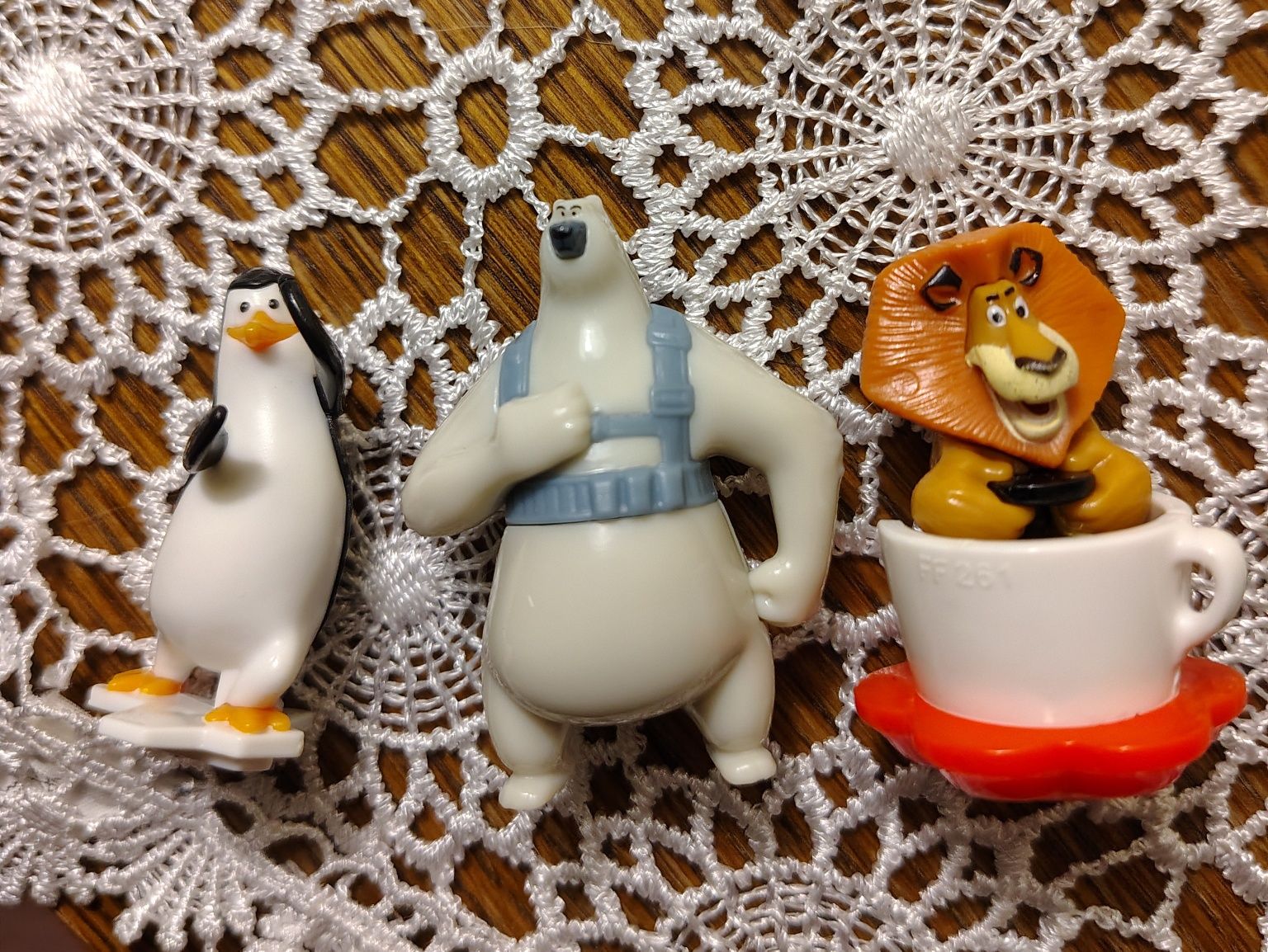 Pingwiny z Madagaskaru Kinder zabawki 3 szt