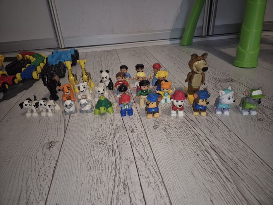 Duży zestaw klocków Lego Duplo ze stolikiem 6 kg