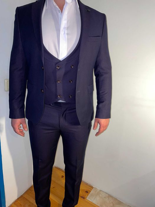 Новий чоловічий костюм (темно-вишневий) + краваткою