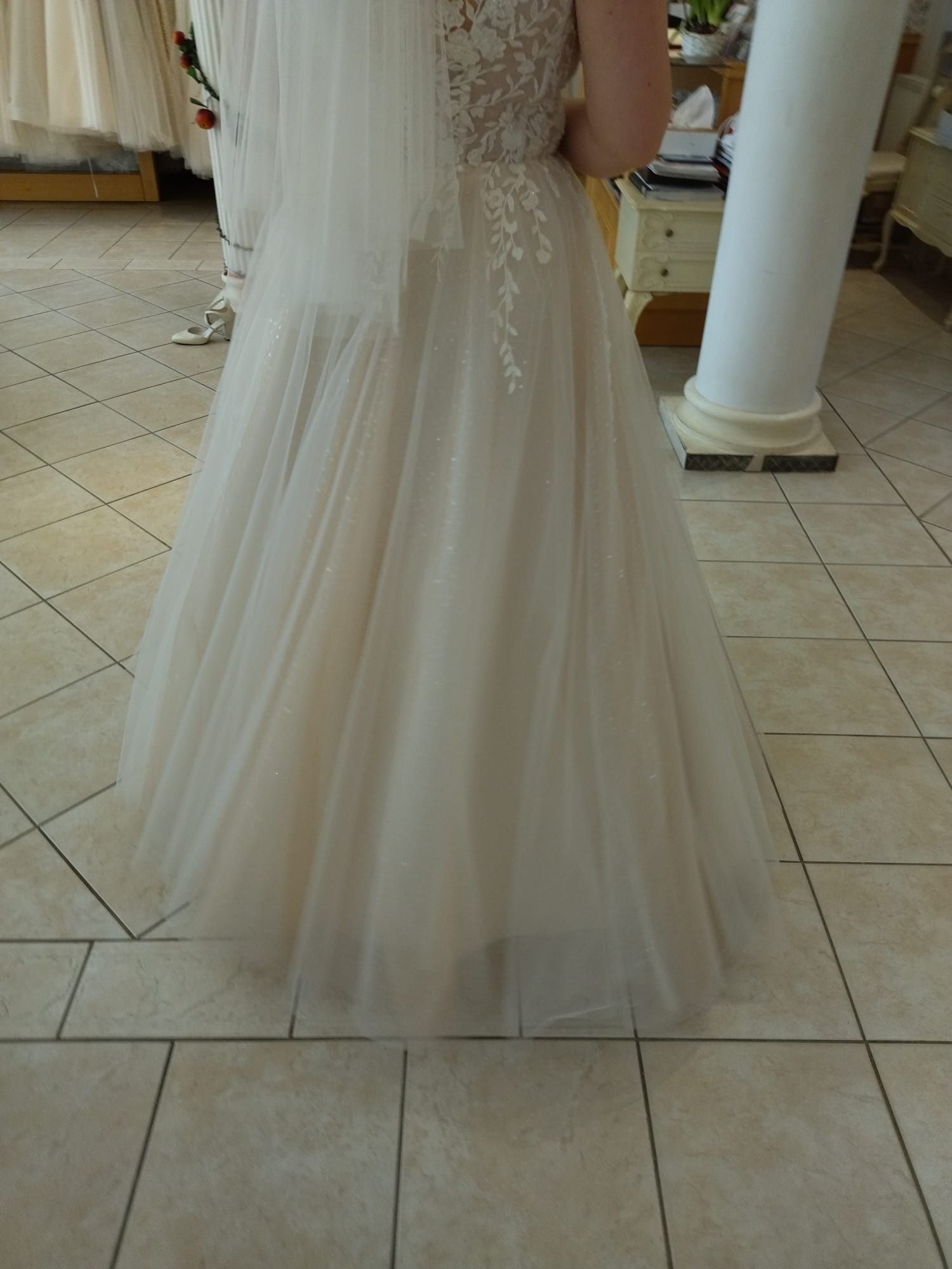 Suknia ślubna, kolor brzoskwiniowy
