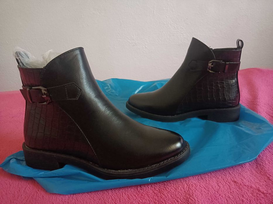 Botas novas, tamanho 38