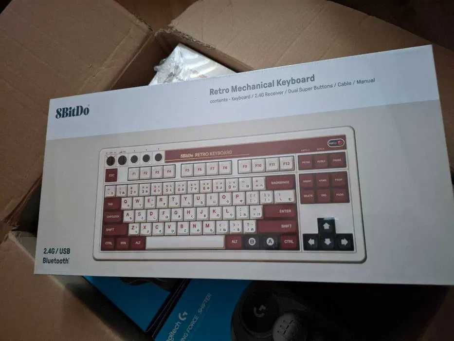 МЕХАНІЧНА ретро клавіатура 8BitDo Retro Keyboard Fami Edition НОВА