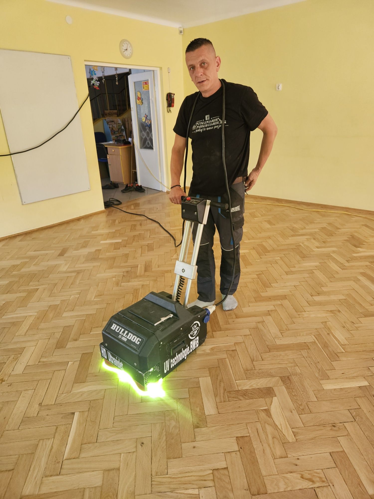 Cyklinowanie lakierowanie układanie parkietów renowacja schodów