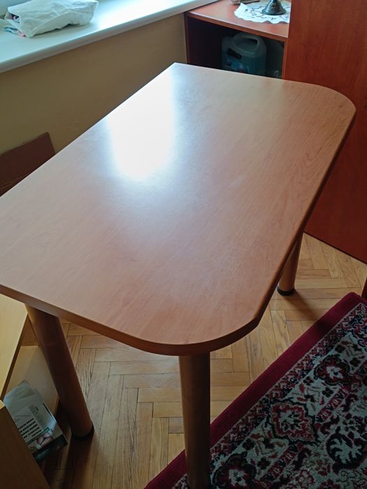 Stół do jadalni lub kuchni