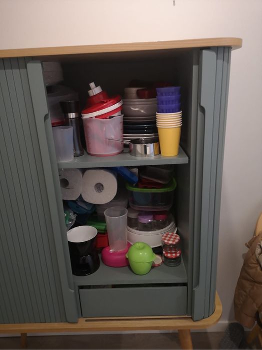 Aparador com portas de correr embuyidas