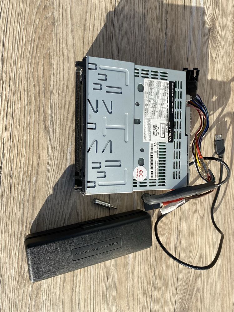 Radio samochodoee Grundig Delphi