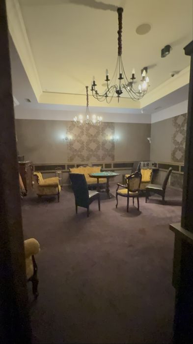 Здається в оренду комерційне приміщення, окрема будівля. Є парковка.