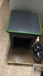 Mesa em metal para arrumações