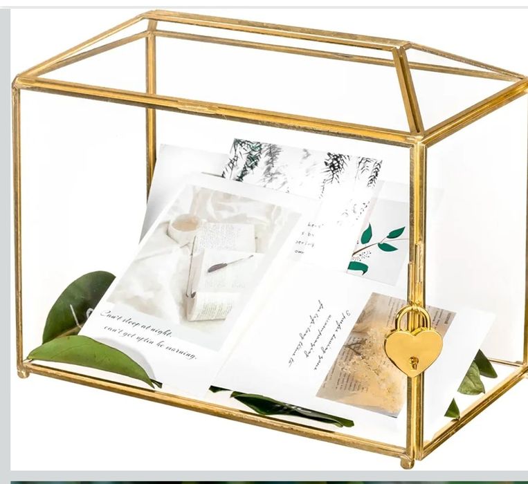 Caixa em vidro de cartões de casamento