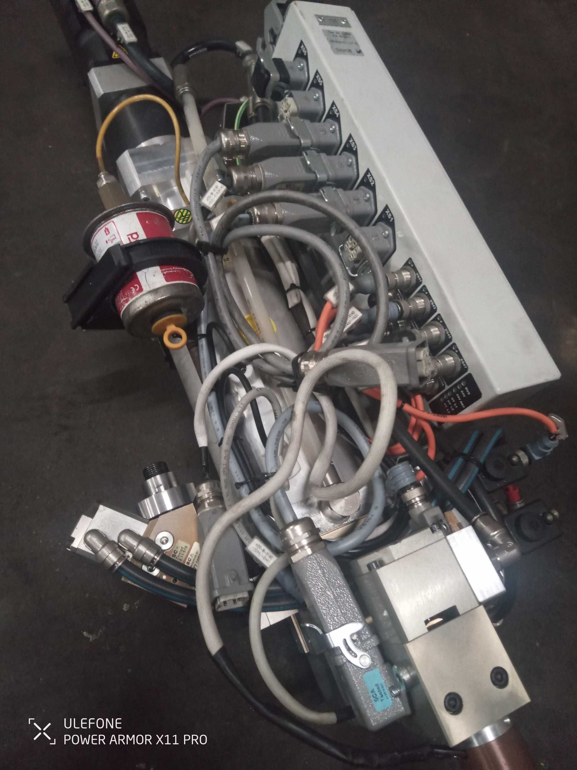 SCA Multibox Schucker 6000 System  dozowania kleju silikonu robot