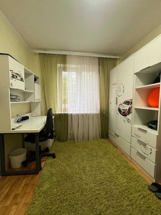 В продаже трехкомнатная квартира на Черемушках.