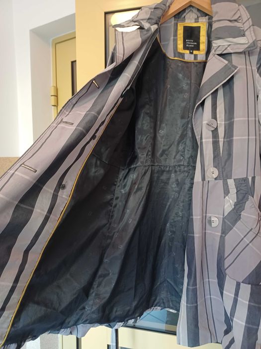 Płaszcz wczesnojesienny/wiosenny marki Betty Jackson rozmiar S/M.