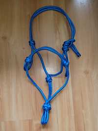 Niebieski halter