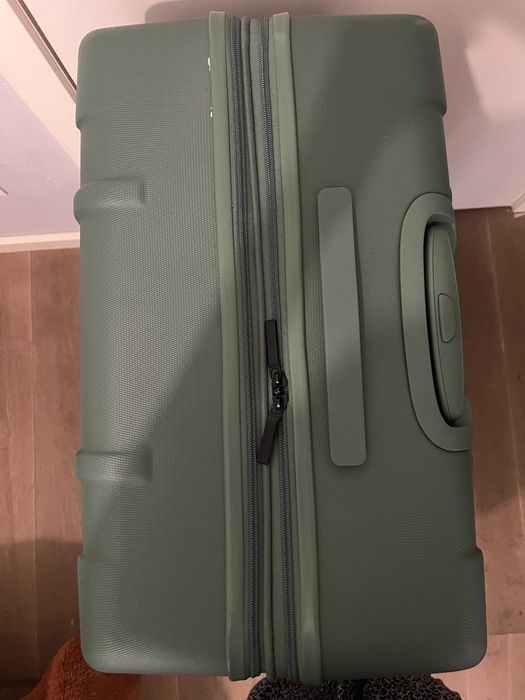 Продам Валіза чемодан дорожній  4 колеса, висота 86 см.