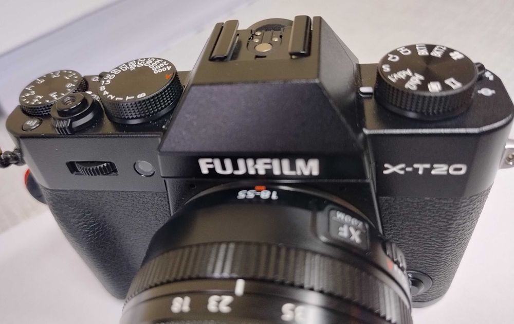 Fujifilm X-T20 + XF 18-55mm + cenne dodatki – nieużywany