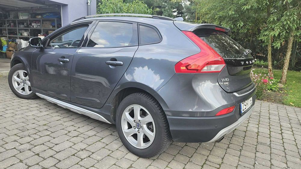 Volvo V40 Cross Country - mocny silnik!
