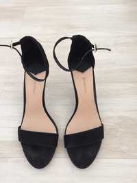 Sandalias pretas Stradivarius