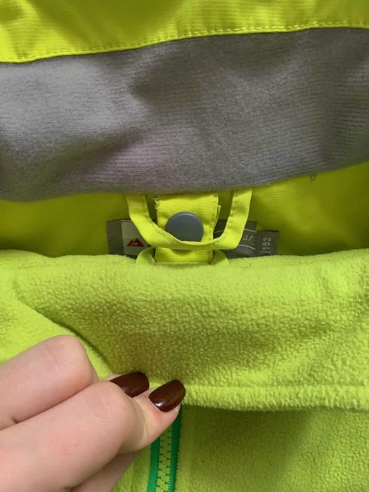 куртка - вітрівка з утеплювачем на дівчинку р 147 - 152