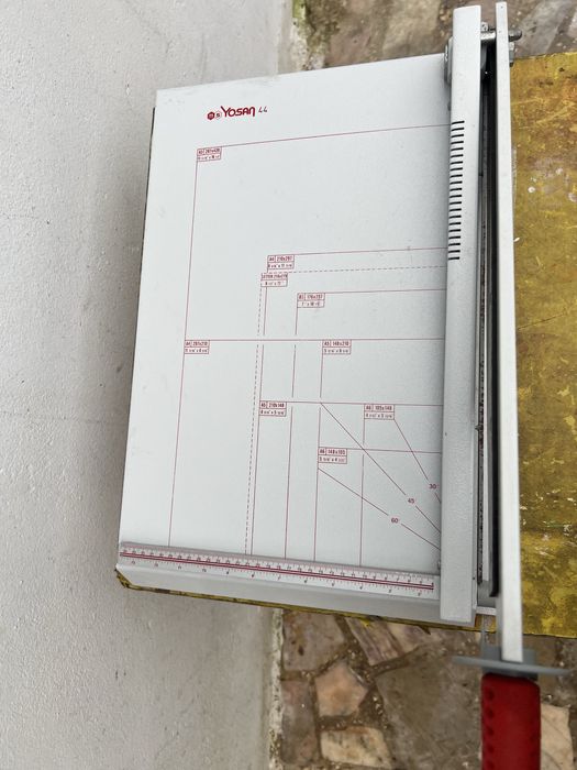 Guilhotina de Papel Yosan 44 – Profissional