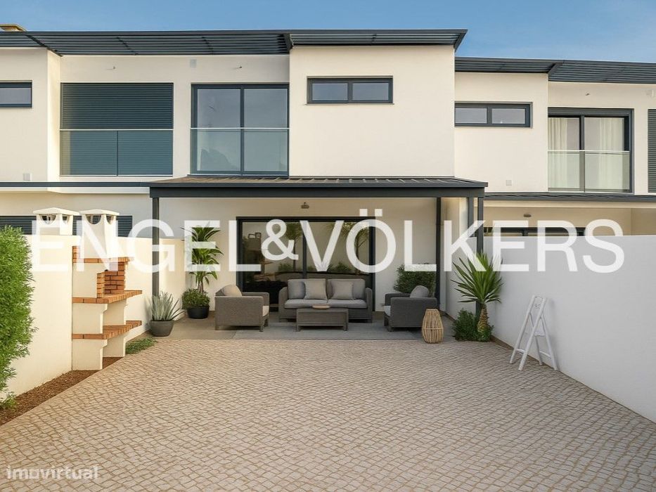 Moradia Contemporânea T3 com Espaço Exterior em Olhão