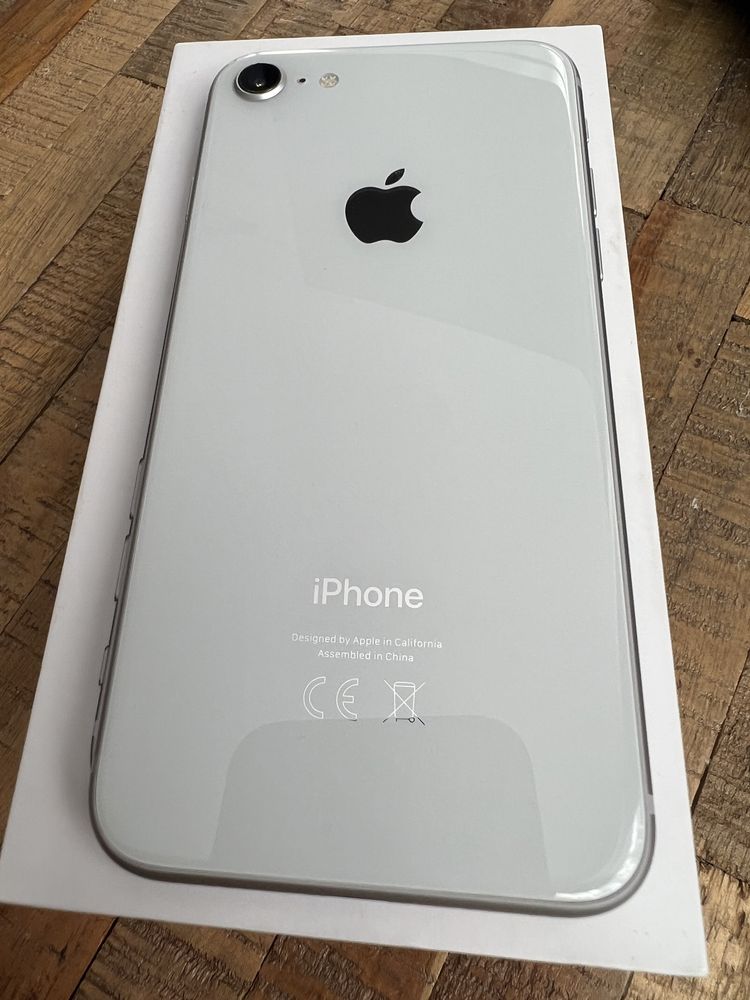 iPhone 8 64GB- super stan!