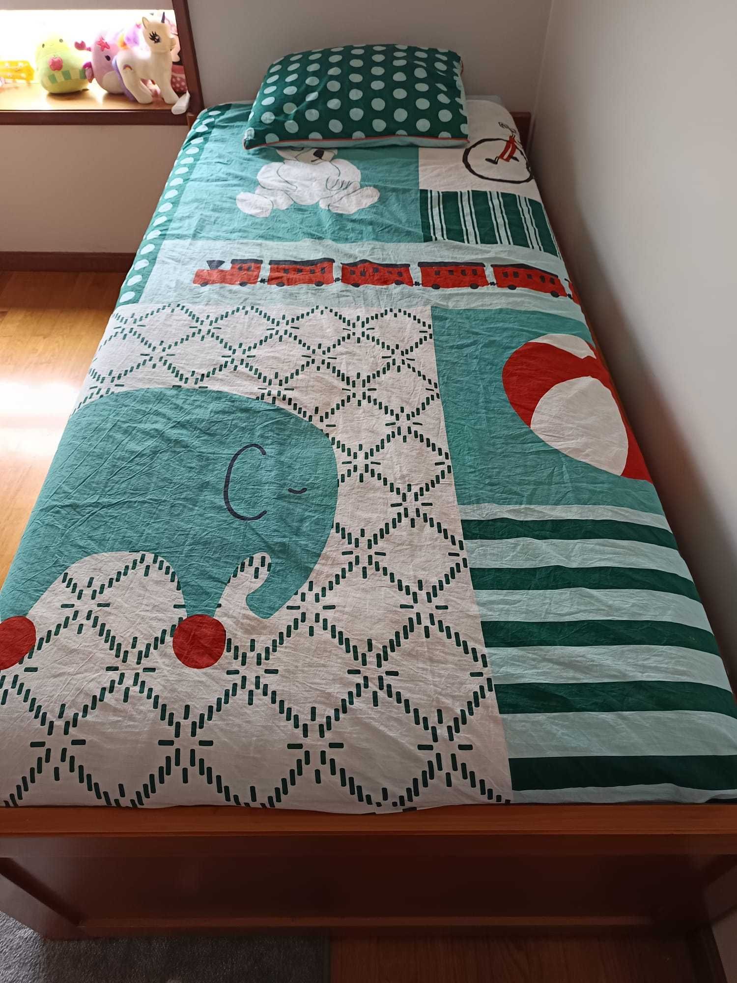 Estrutura de cama com gavetão