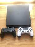 PlayStation 4 500GB + 2 pady + FIFA