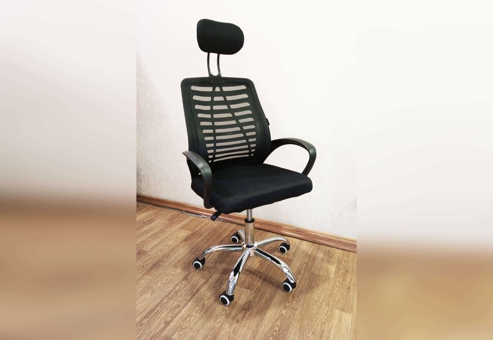 Чорне комп'ютерне крісло Boston на коліщатках зручний стілець офісний