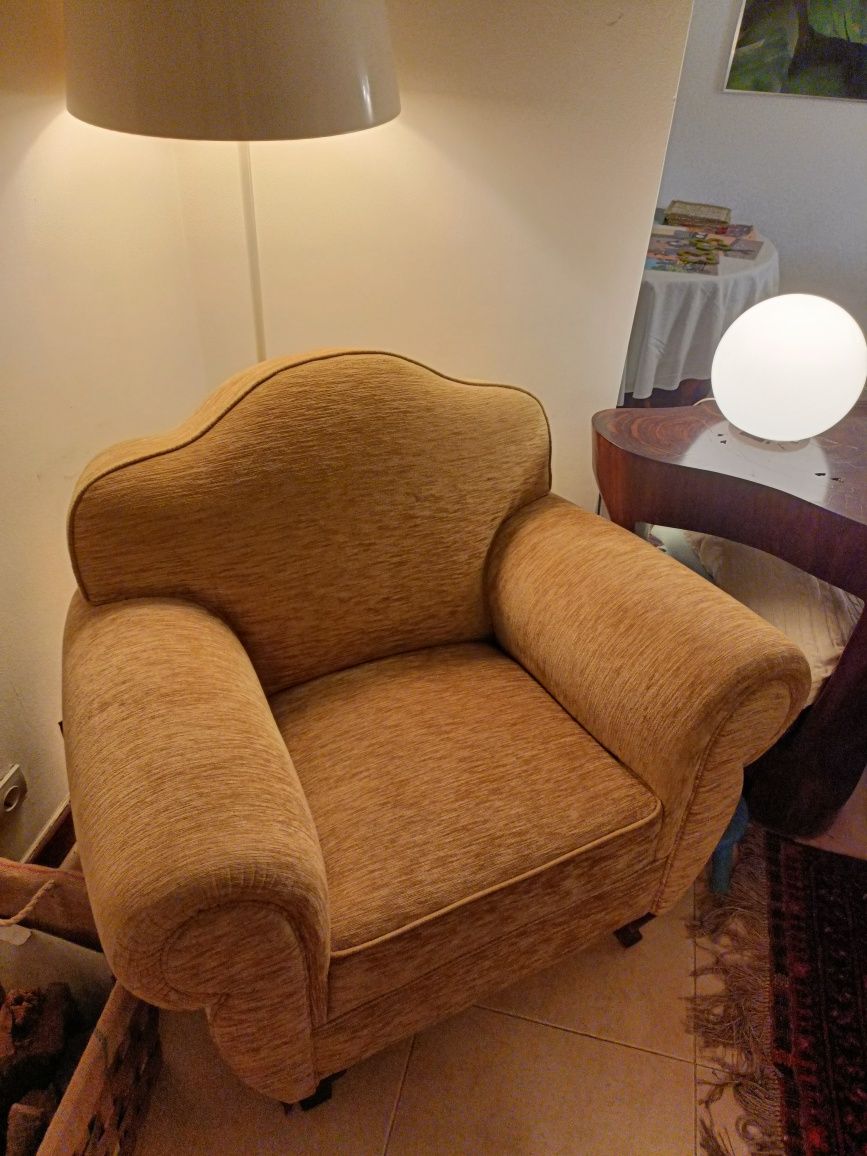 Cadeirão/poltrona amarela para sala