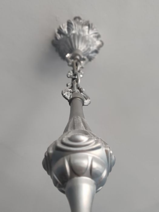 Mosiężny żyrandol