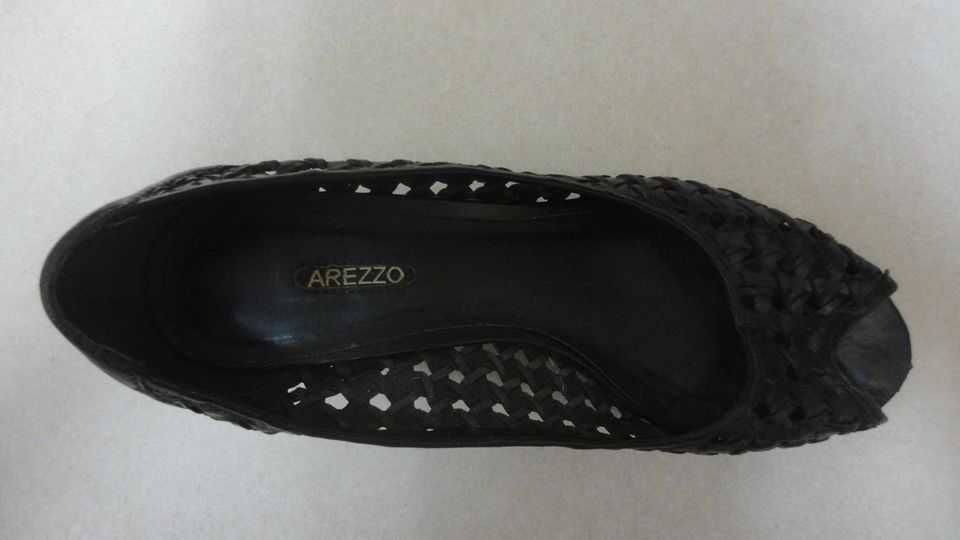 Sapatos de senhora em pele pretos Arezzo