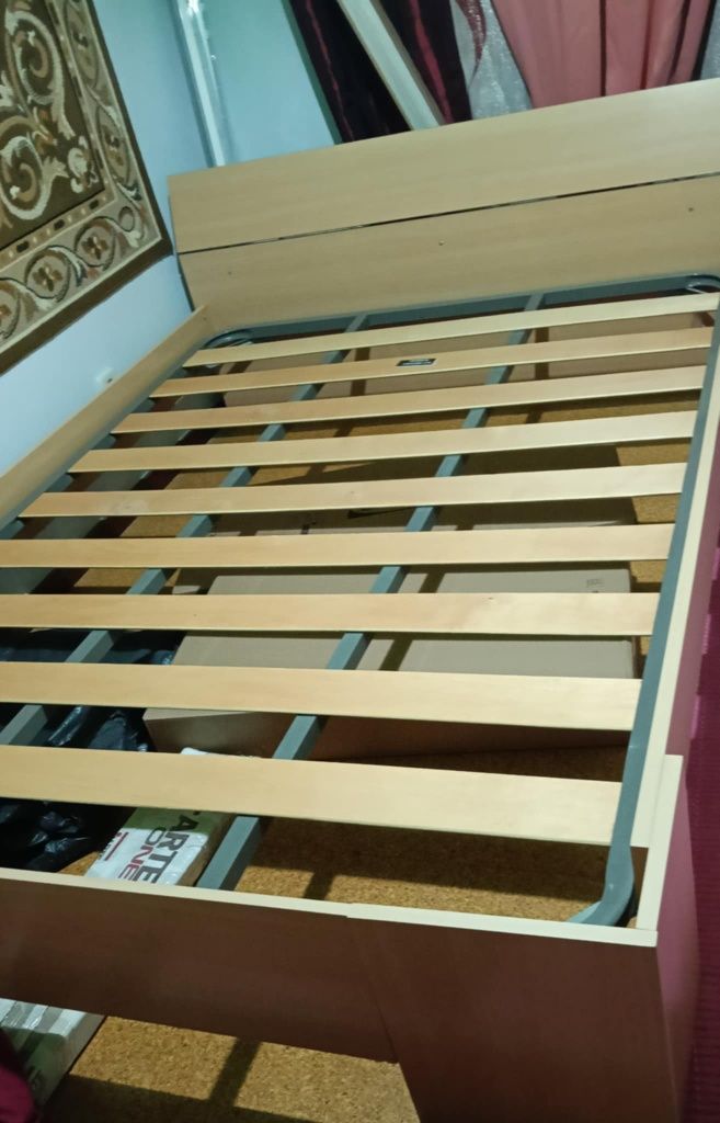 Cama casal.Muito bom estado.