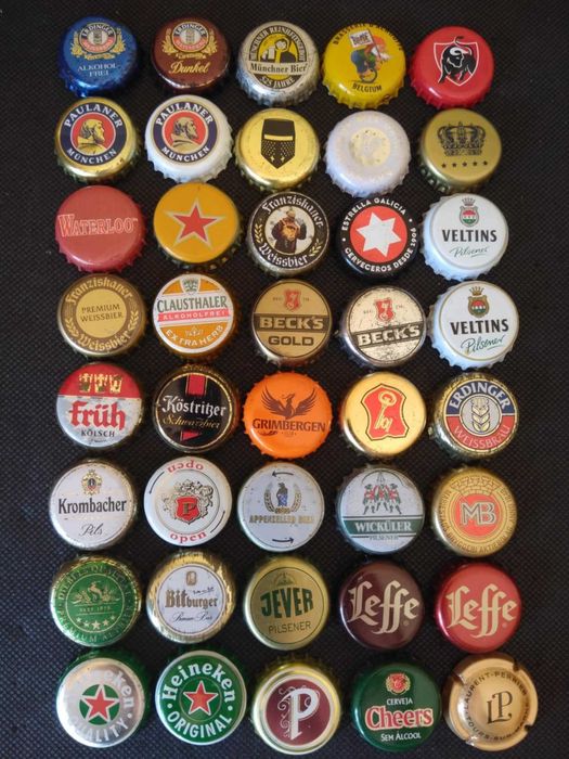 Caricas de Várias Bebidas e Países.