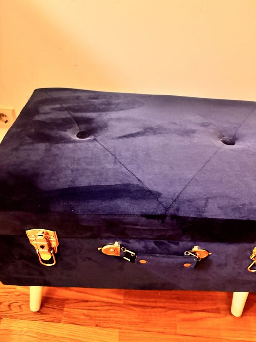 Banco azul em veludo Baú veludo com arrumção