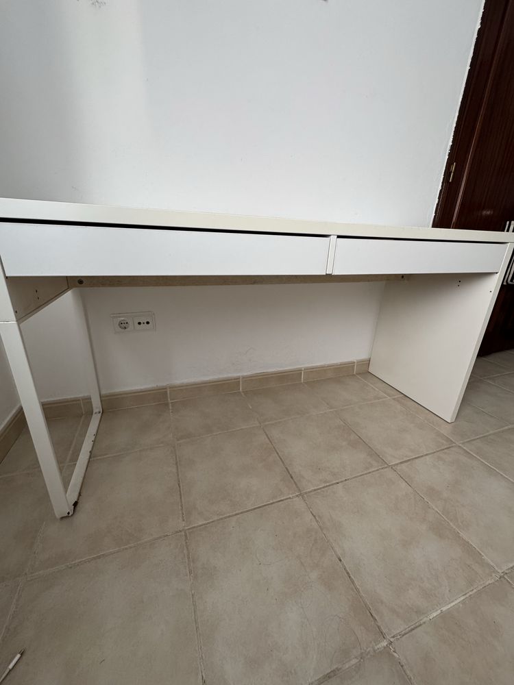 Secretaria com 2 gavetas