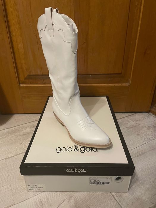 Осіннє стильне взуття козаки.