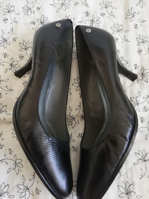 Etienne Aigner skóra pantofle 38 wzór wąż